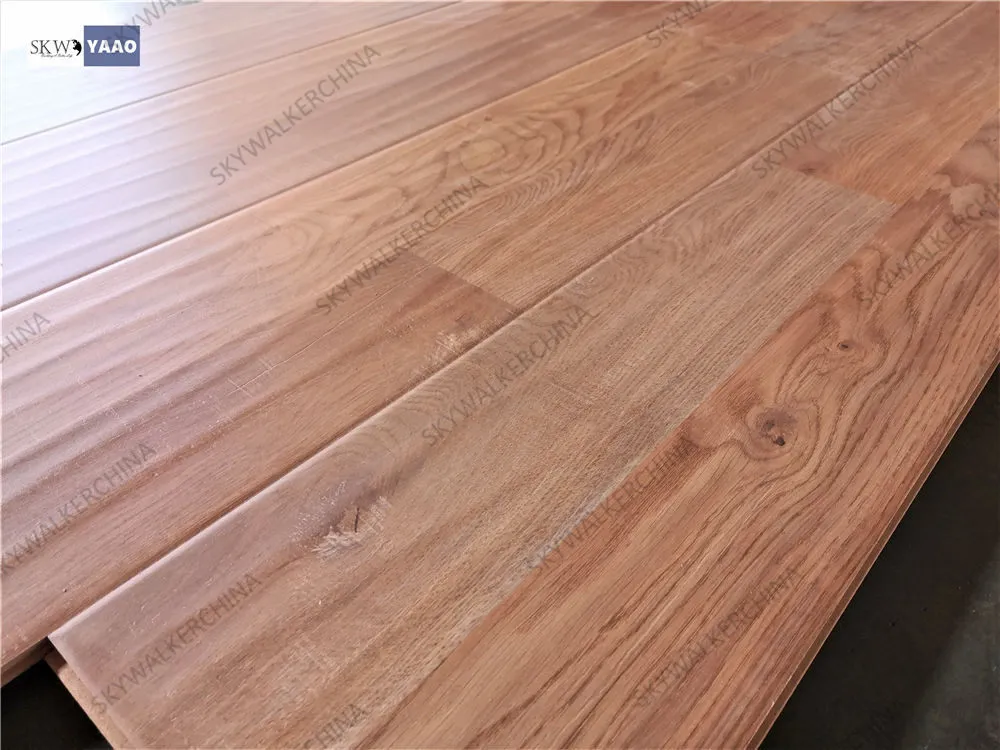 Laminate Flooring Durable 12mm HDF Waterproof Wood Laminate Flooring for Home Skw