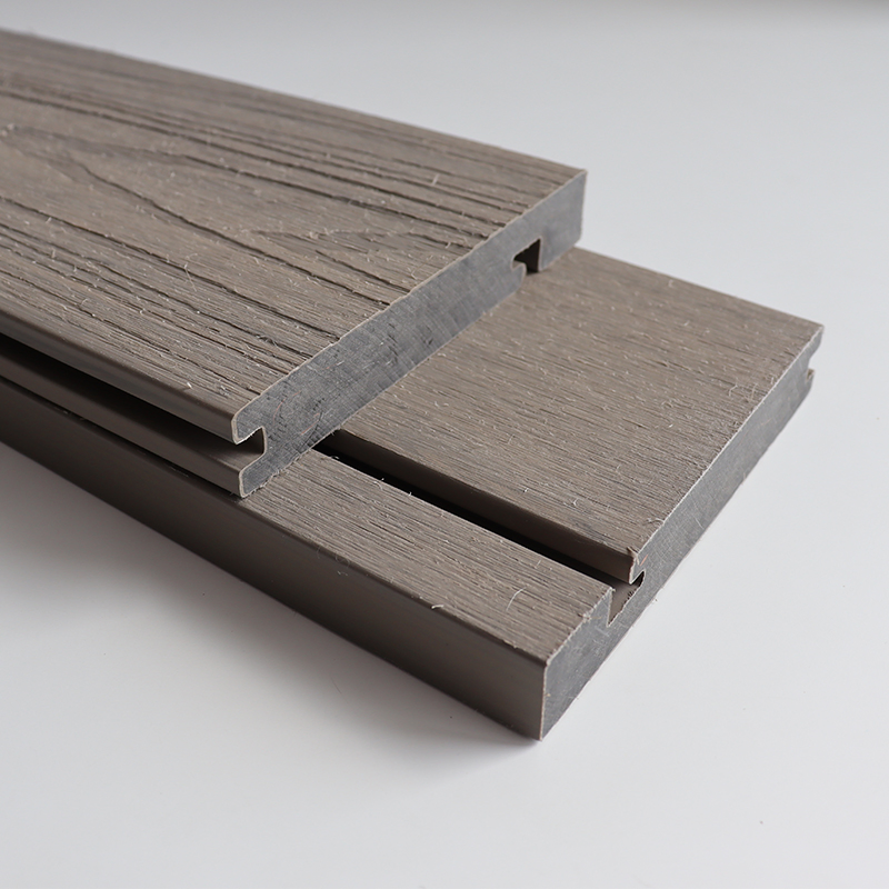 Low Maintenance and Waterproof WPC Terrasse Capped Composite Decking