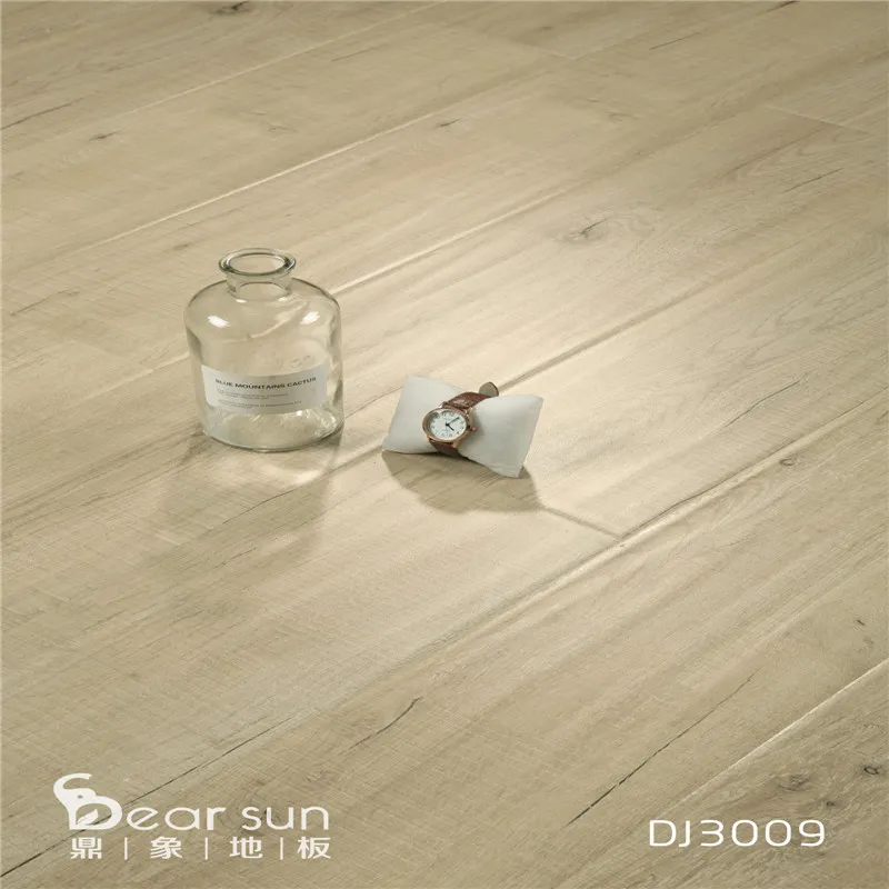 New Color with Real Texture Surface Laminate Floated Flooring