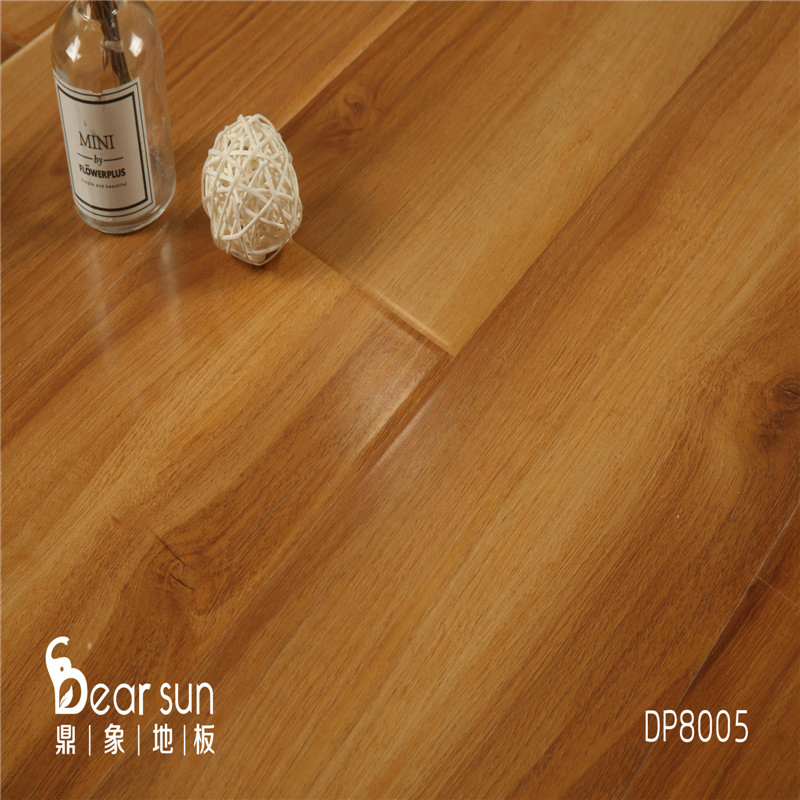 Wear-Resisitng Bedchamber Timber Floor Embossed Laminated Flooring